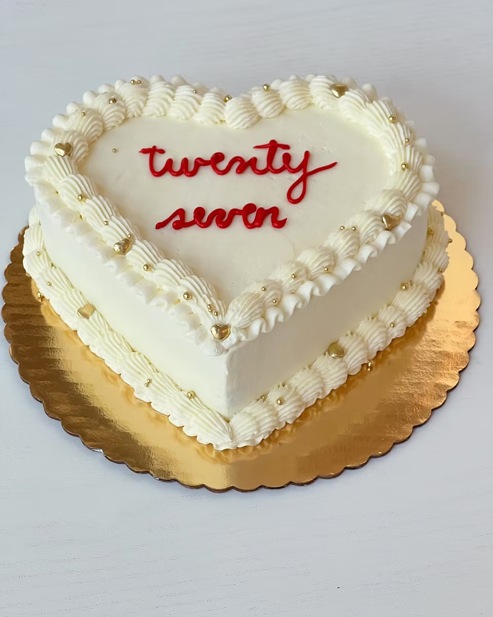 Elegant Betty's Cake wedding cake